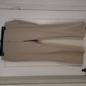 So slimming by Chico's 2.5 short beige dress pants